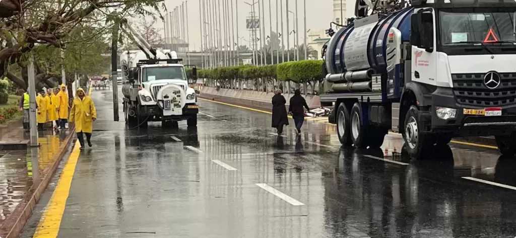 استعدادات مكثفة بمطار القاهرة الدولي لمواجهة التقلبات الجوية.. صور