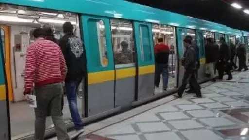 المترو: فصل الكهرباء بمحطتي ساقية مكي والمنيب بالخط الثاني بسبب الطقس
