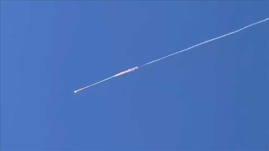 قناة إسرائيل 24: حزب الله أطلق 600 صاروخ ومسيرة في 24 ساعة