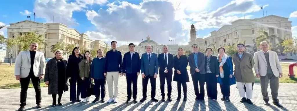 جامعة القاهرة تستقبل وفد جامعة بكين لتعزيز الشراكة الإستراتيجية| صور