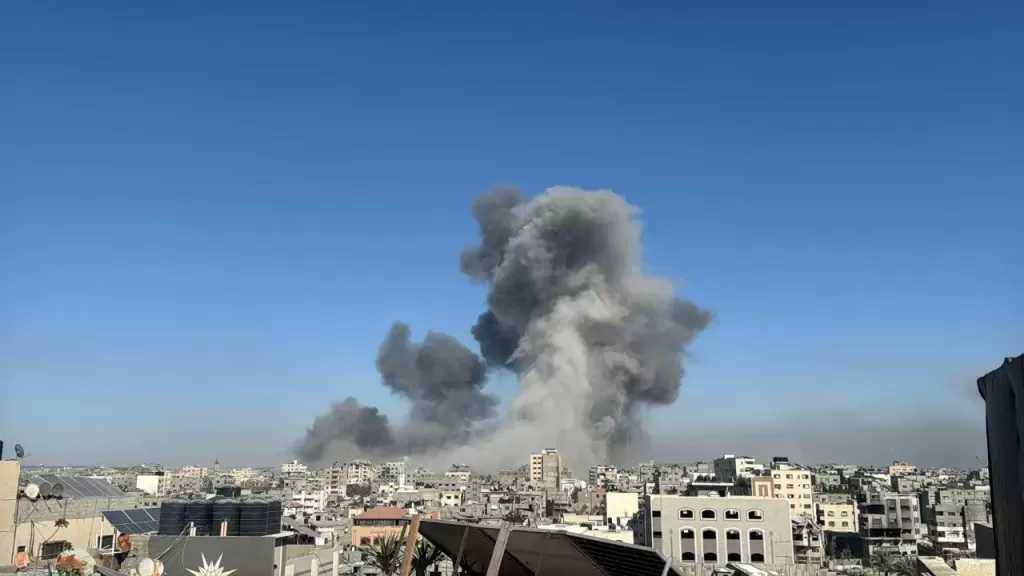 غارات وقصف مدفعي إسرائيلي يستهدف عددا من المناطق في جنوب لبنان والضاحية الجنوبية