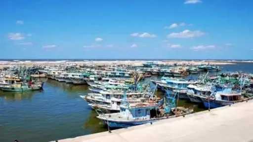 كفر الشيخ: عودة الملاحة بميناء البرلس بعد استقرار الأحوال الجوية