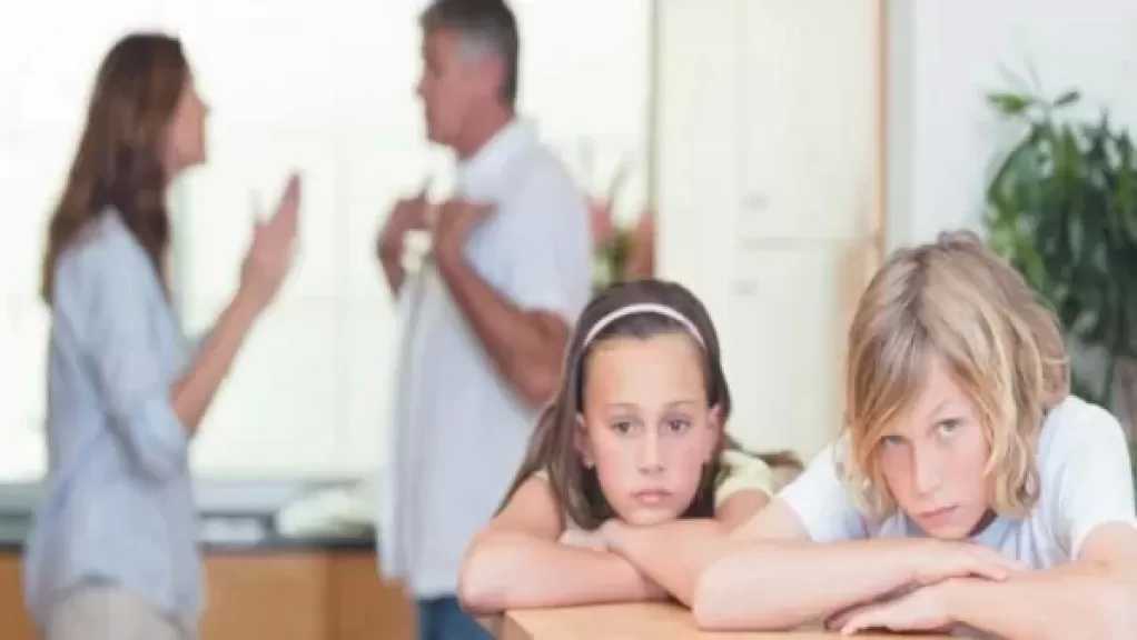الانحرافات السلوكية.. كيف تصنع الخلافات الأسرية طفلًا عدوانيًا؟