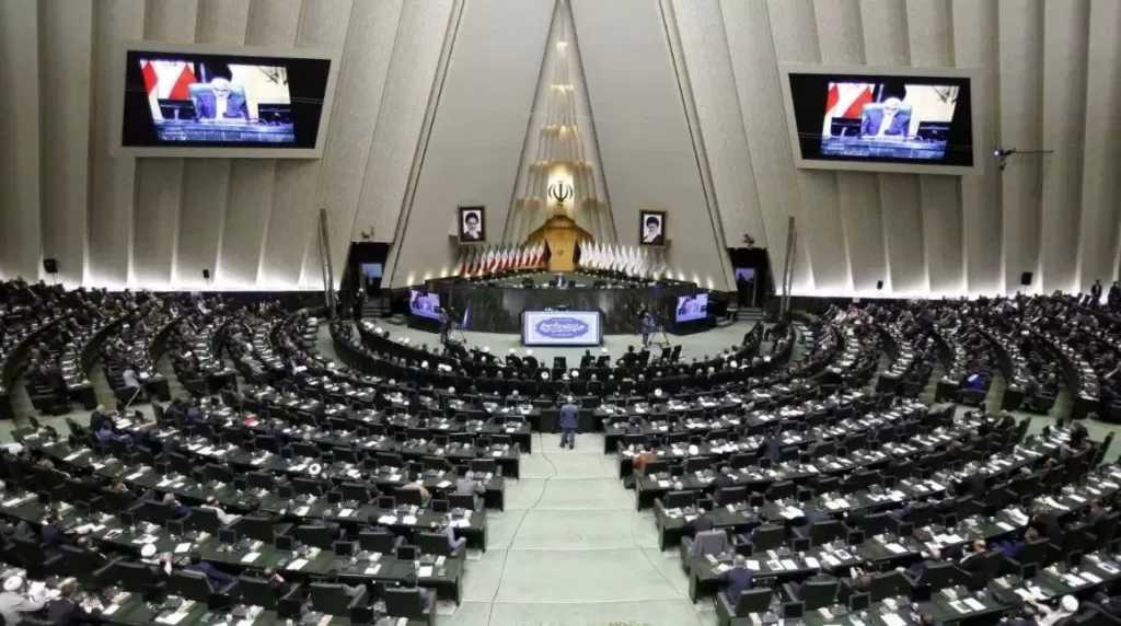 البرلمان الإيراني يعتزم مناقشة مقترح للانسحاب من معاهدة حظر الانتشار النووي