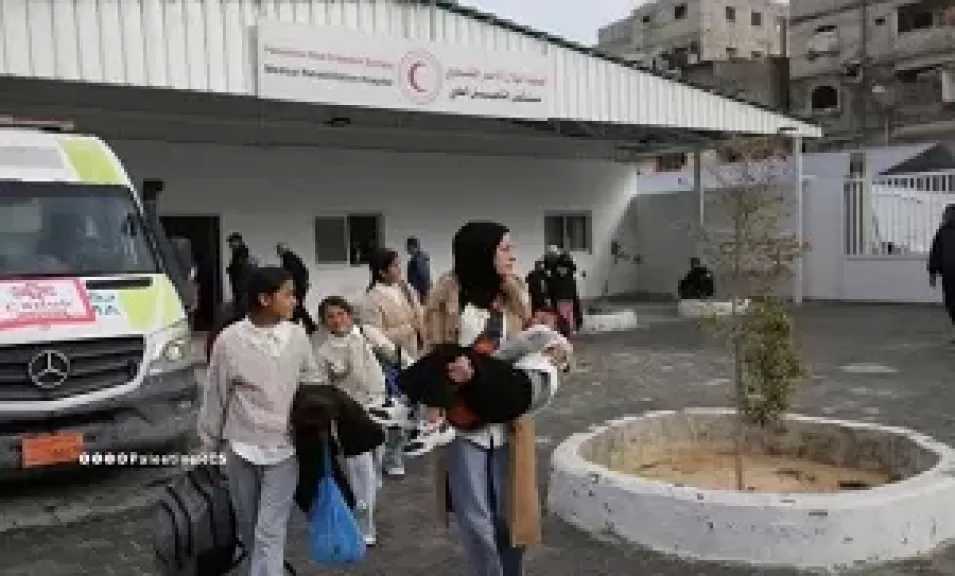 الهلال الأحمر الفلسطيني: إجلاء مرضى من قطاع غزة عبر معبر رفح لتلقي العلاج في الخارج