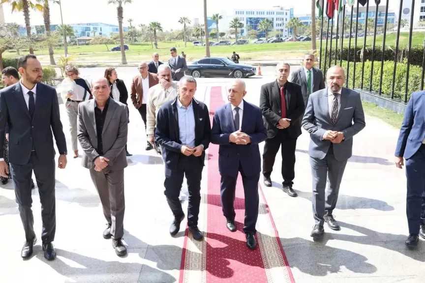 رئيس الأكاديمية العربية يستقبل محافظ أسوان بالقرية الذكي لبحث التعاون المشترك