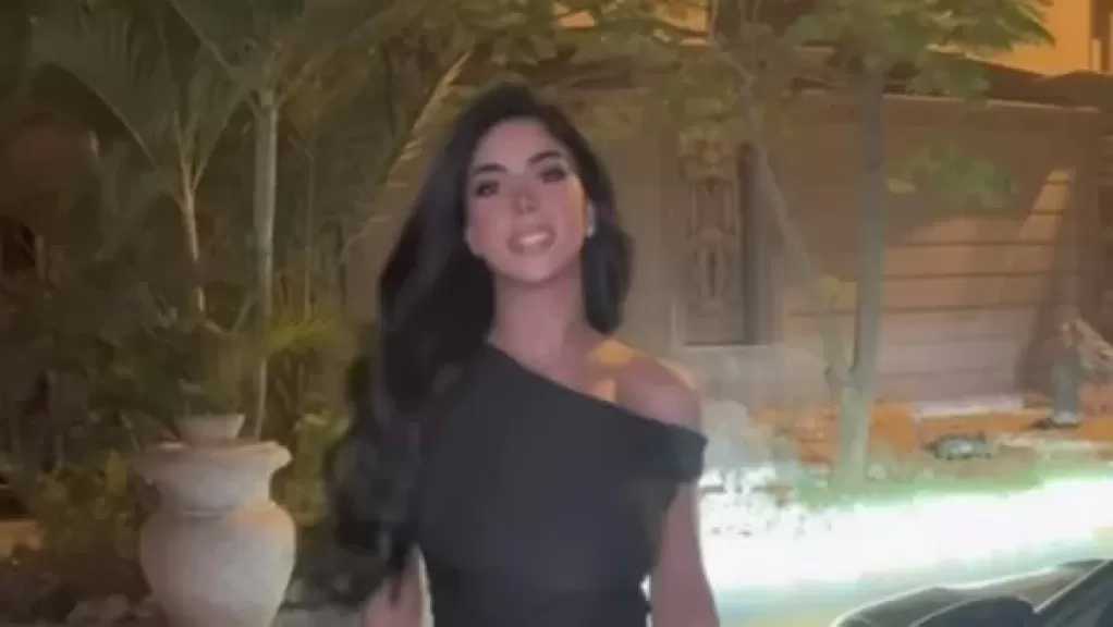 بفستان أسود.. كارولين عزمي تخطف الأنظار في أحدث ظهور