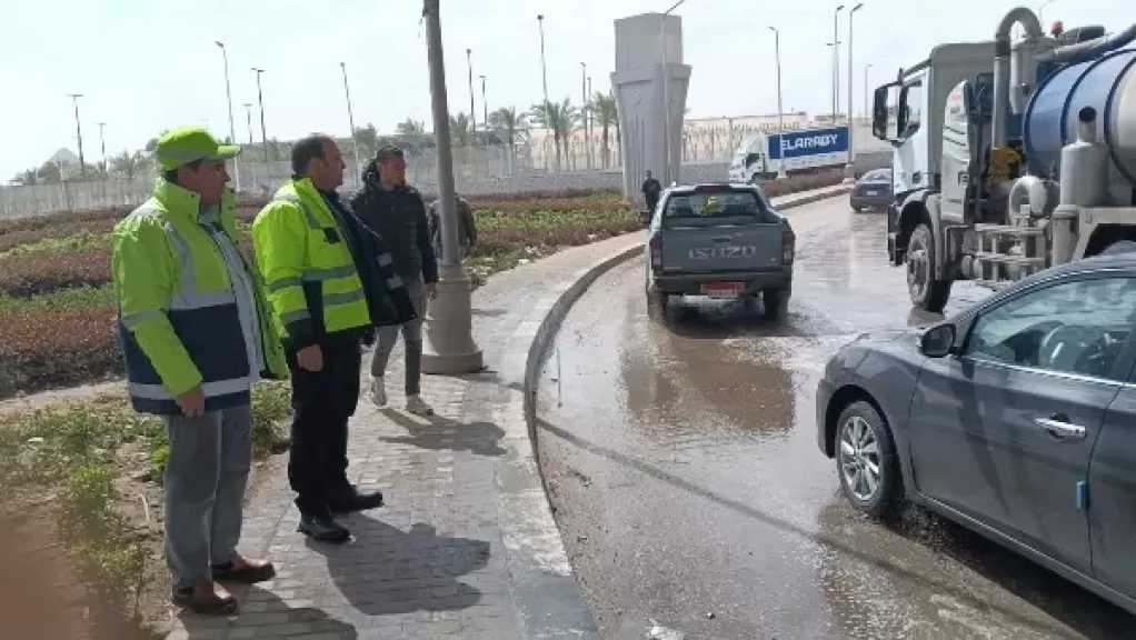 انتشار فوري للمعدات والفرق للتعامل مع مياه الأمطار في الجيزة