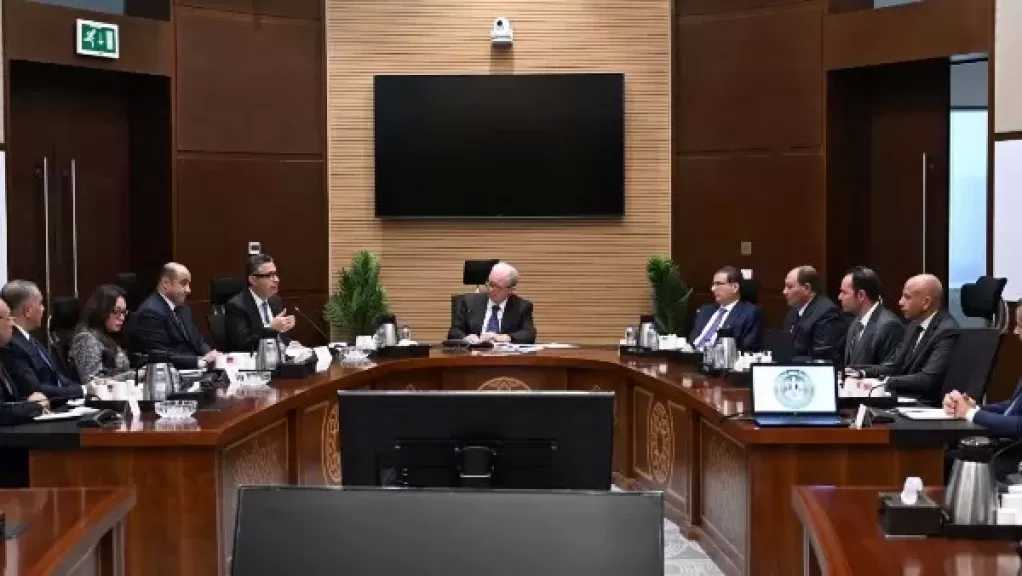 الحكومة تؤكد توفير احتياطيات آمنة من السلع الأساسية لمدد زمنية طويلة