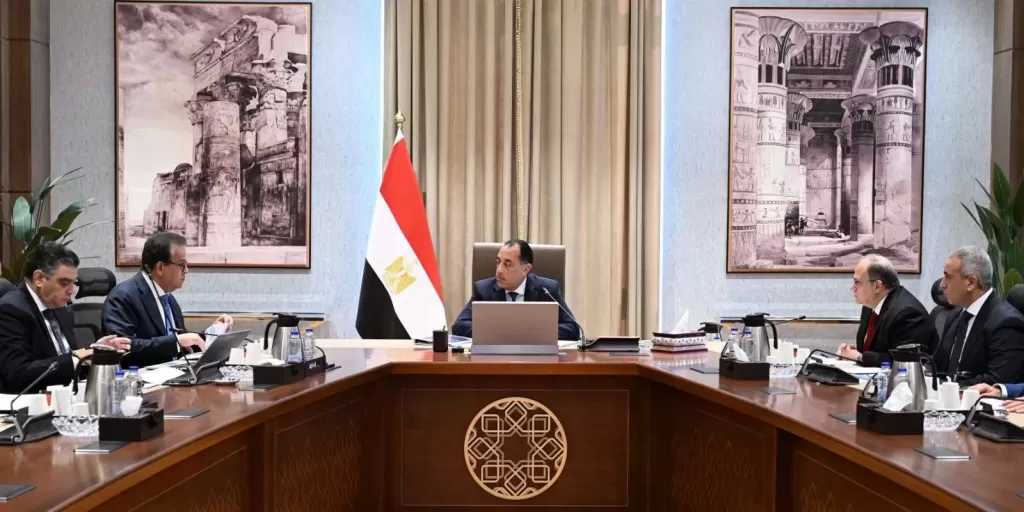رئيس الوزراء يستعرض المنظومة المقترحة لتطوير وتأهيل الكوادر بالجهاز الإداري للدولة