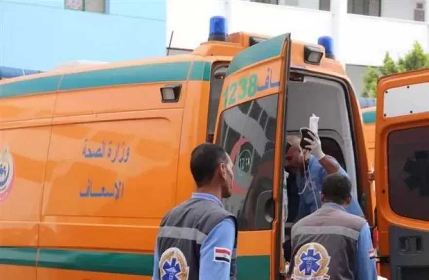 مصرع شقيقين وإصابة والدتهما في حادث تصادم موتوسيكل وسيارة بقنا