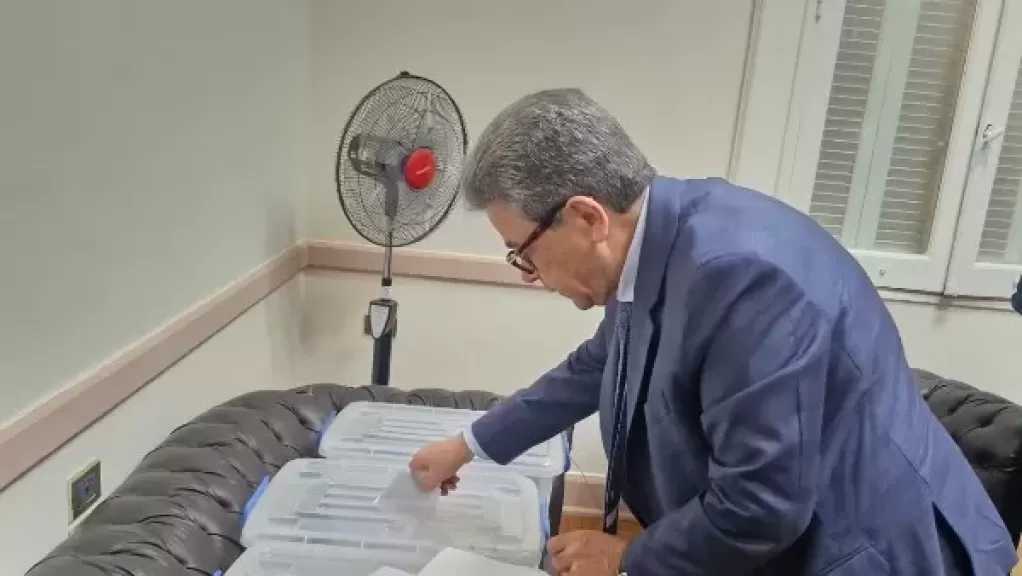 نقيب الأطباء البيطريين يدلي بصوته في انتخابات التجديد النصفي