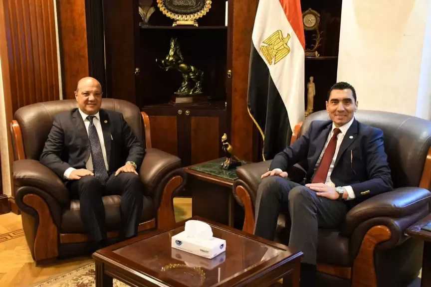 وزير الرياضة يلتقي مع رئيس الاتحاد المصري الجمباز