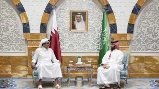 أمير قطر وولي العهد السعودي يبحثان في جدة جهود خفض التصعيد