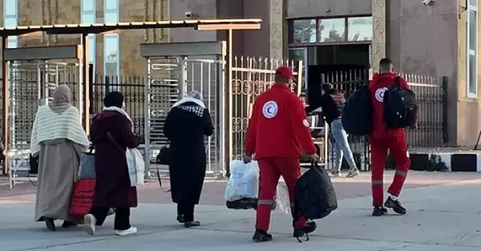 الهلال الأحمر يدفع بـ 2,820 طنًا من المساعدات الإنسانية لدعم الأشقاء الفلسطينيين