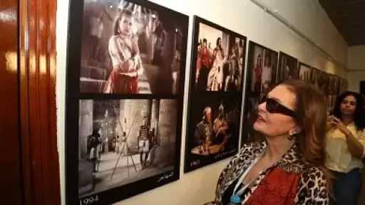 نجوم سينما يوسف شاهين يفتتحون معرضا لأعماله ضمن مهرجان الأقصر للسينما الإفريقية