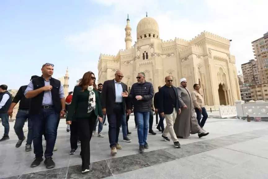 وزيرة التنمية المحلية والبيئة ومحافظ الإسكندرية يتفقدان أعمال تطوير ميدان المساجد وحلقة السمك الجديدة ومحيط قلعة قايتباي بحي الجمرك