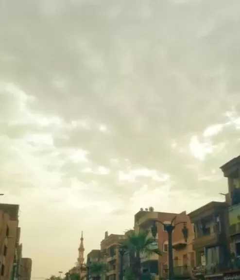 غيوم تغطي سماء الأقصر وحرارة عالية مع نشاط للرياح دون أتربة