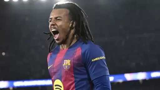 اهتمام أوروبي بكوّندي وبرشلونة يترقب