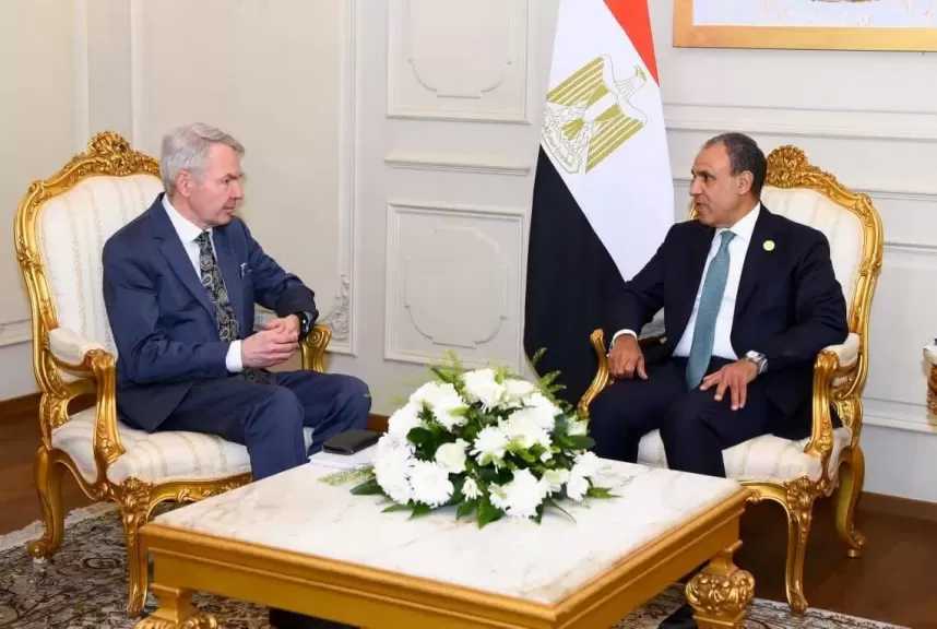 وزير الخارجية يلتقي بالمبعوث الشخصي للسكرتير العام للأمم المتحدة للسودان لبحث تطورات الأزمة السودانية