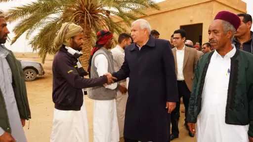 محافظ مطروح يلتقي أهالي قرية الجارة النائية ويستمع لمطالبهم.. صور