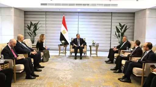 رئيس الوزراء يلتقي المديرة العامة للمنظمة الدولية للهجرة لبحث تعزيز التعاون في ملف الهجرة