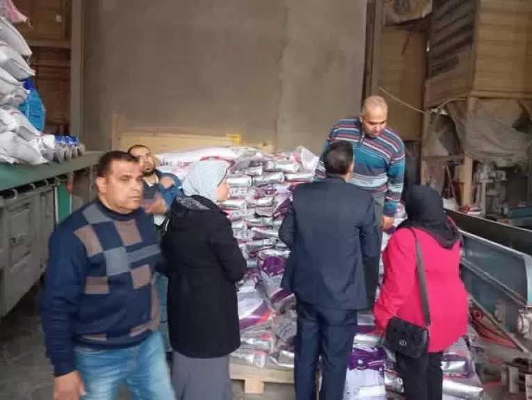 بتكليفات من” فاروق”.. ”الزراعة” تشن حملات مفاجئة على مخازن ومصانع الأعلاف.. و”الوزير” يوجه باستمرار وتكثيف عمل اللجان