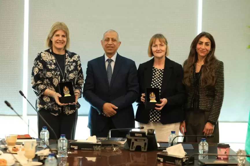 الأكاديمية العربية تستقبل وفد جامعة “روبرت جوردن” البريطانية لتعزيز التعاون المشترك