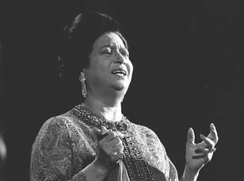 الحفلات الخارجية لكوكب الشرق على إذاعة الأغاني في الخميس الأول من كل شهر