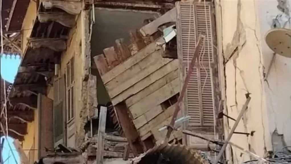 انهيار جزئي لعقار خشبي في بورسعيد بلا خسائر