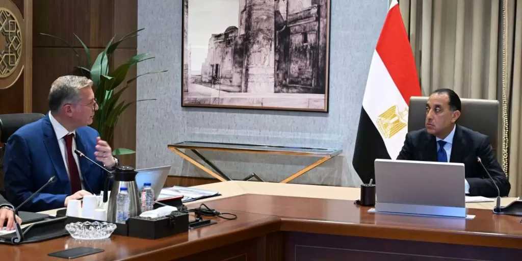 رئيس الوزراء يلتقي وزير البترول والثروة المعدنية لاستعراض عددٍ من ملفات عمل الوزارة