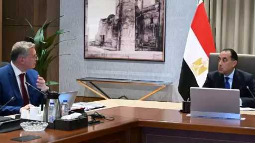 رئيس الوزراء يلتقي وزير البترول والثروة المعدنية لاستعراض عددٍ من ملفات عمل الوزارة