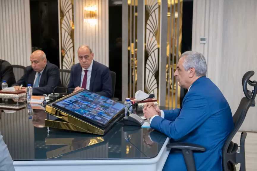 وزير الإنتاج الحربي يوجه بترشيد استهلاك الكهرباء في الشركات والوحدات التابعة للوزارة