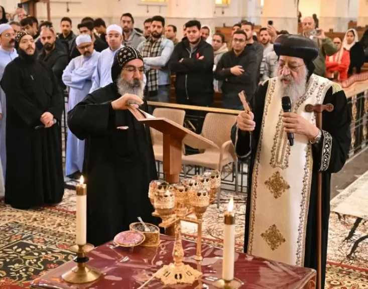 البابا تواضروس الثاني يصلي قنديل وقداس جمعة ختام الصوم في دير الأنبا بيشوي