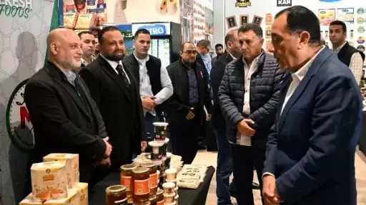 رئيس الوزراء يتفقد معرض منتجات الشركات الصناعية ببنها