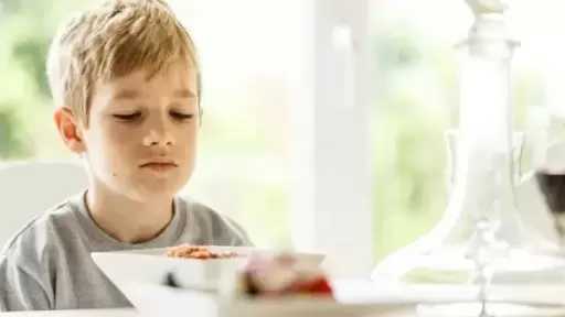 استشاري طب الأطفال يوضح الأمراض العضوية التي تؤثر على شهية الطفل