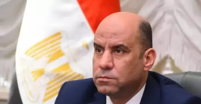 العمل تتابع تنفيذ قرار العمل عن بعد بالقطاع الخاص