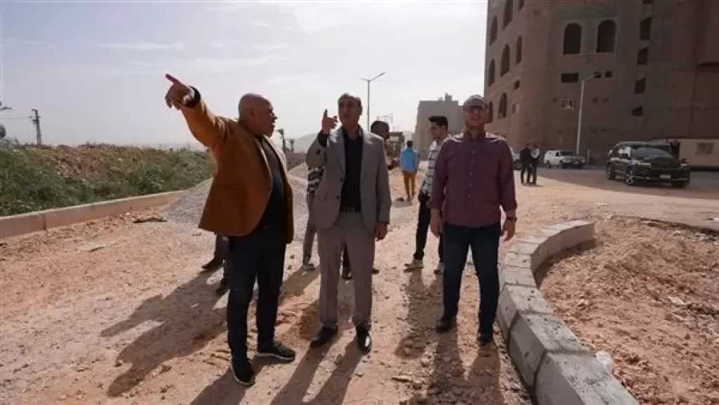 محافظ أسيوط يتفقد رفع كفاءة محيط مزلقان المعلمين وإنشاء طريق جديد
