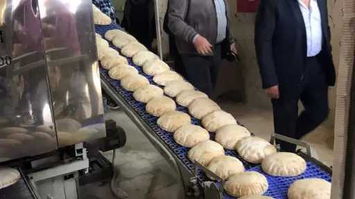 محافظ الدقهلية يتفقد مخبز المحافظة لمتابعة انتظام صرف الخبز والالتزام بالأوزان والجودة