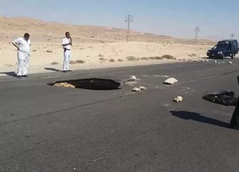 استجابة سريعة لمحافظ جنوب سيناء بعد ظهور هبوط أرضي بالطريق الساحلي برأس سدر
