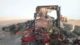 فتح الطريق الدولي الساحلى مطروح- الإسكندرية بعد إخماد حريق... فتح الطريق الدولي الساحلى مطروح- الإسكندرية بعد إخماد حريق نشب في شاحنة محملة بالفواكه