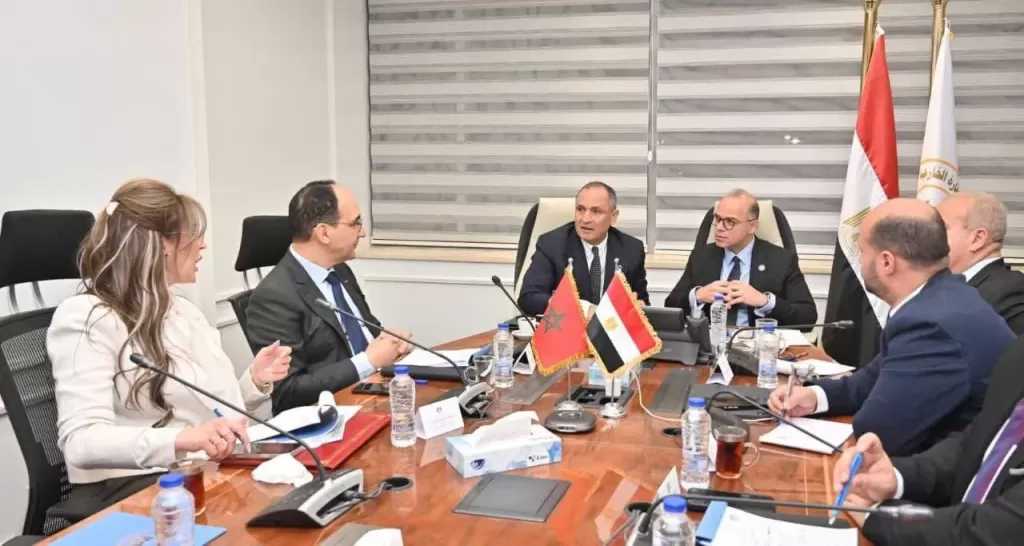 وزير الاستثمار يجري مباحثات مع وزير التجارة المغربي لزيادة حركة التجارة بين البلدين