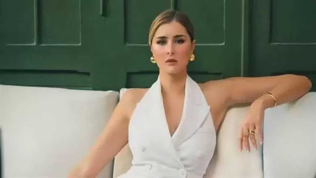 ظهور جديد لعائشة بن أحمد يثير الجدل