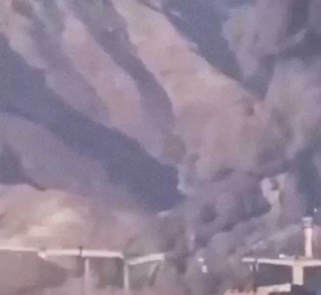 استهداف أمريكي إسرائيلي لجسر يحيى أباد في وسط إيران