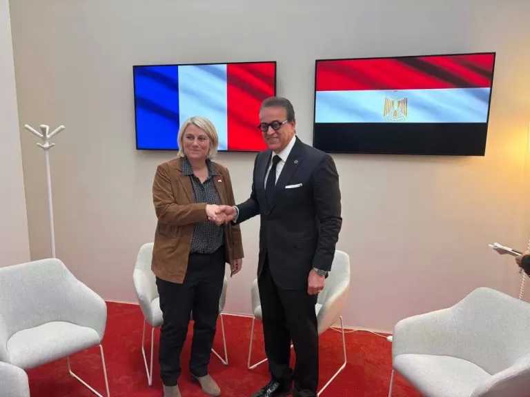 وزير الصحة يبحث مع نظيرته الفرنسية تعزيز التعاون المشترك ودعم القطاع الصحي