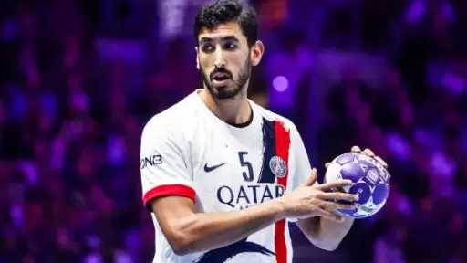 يحيى خالد يتوج بجائزة لاعب الشهر في الدوري الفرنسي