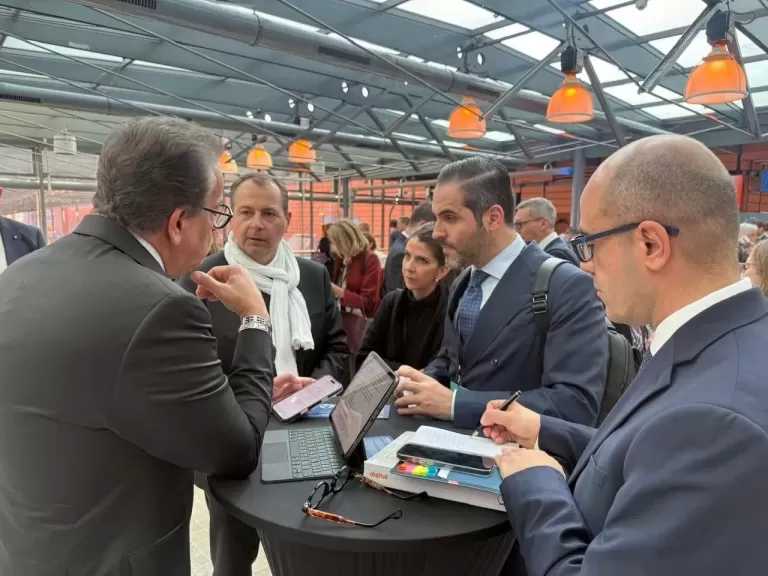 وزير الصحة يبحث مع شركة سانوفي تعزيز التعاون في توطين صناعة اللقاحات ودعم الأمن الصحي