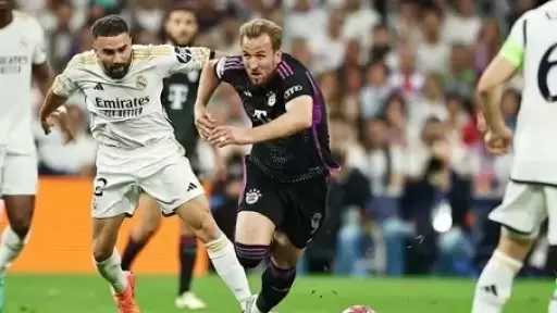 بايرن ميونخ يعلن إصابة لينارت كارل وغيابه عن مواجهة ريال مدريد