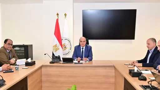 وزير الري يبحث مع قيادات الوزارة الموقف المائي وحالة الري بنطاق محافظة أسوان