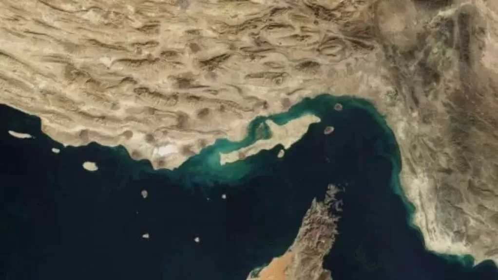 نيويورك تايمز: 4 سفن بضائع عبرت مضيق هرمز منذ وقف إطلاق النار